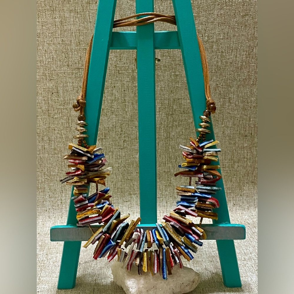 🌺Small cut necklace, in different sizes,in the shape of triangles, in leather🌺